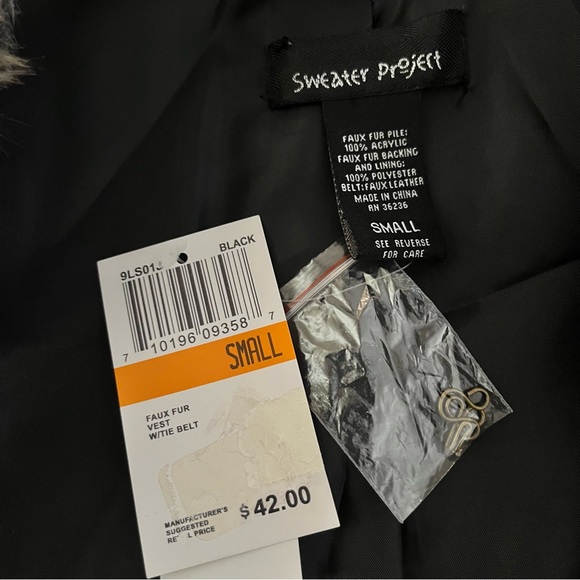 Faux Fur Brownish-Gray Vest with elasticity dark silvery belt. Size small - Picture 13 of 16